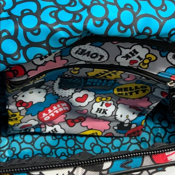 Hello Kitty Duffle Bag with Trolley Handle - Picture 7 of 11
